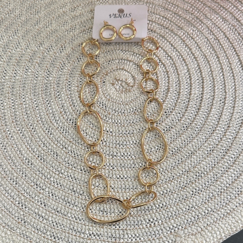VENUS Gold Open Oval Link Necklace and Earrings